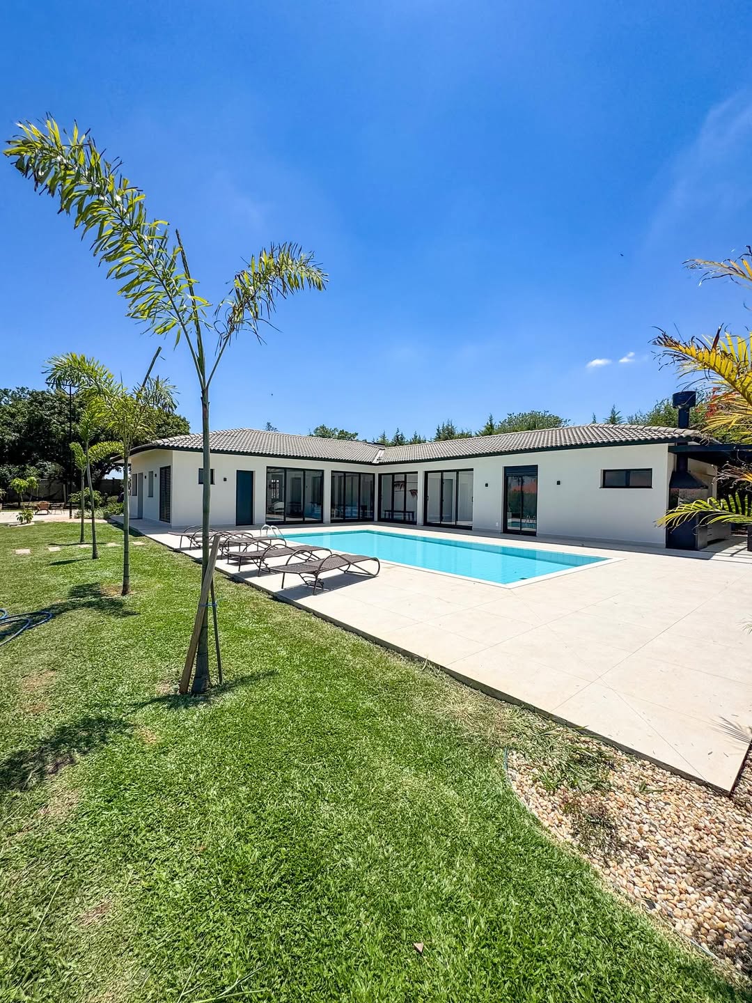 Chácara de Alto Padrão no Mosteiro de Itaici, Cercada de Verde e Privacidade