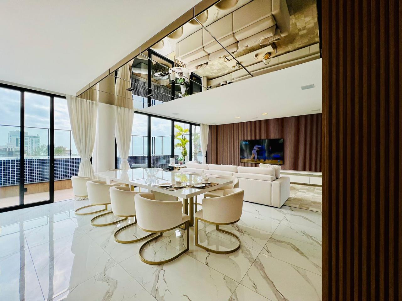 Cobertura duplex na Praia Brava - Edifício bem privativo