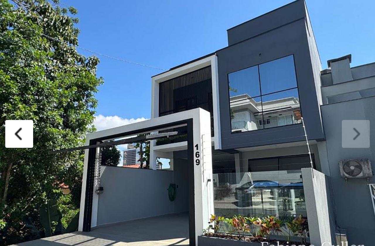 Sobrado triplex - Praia dos amores.