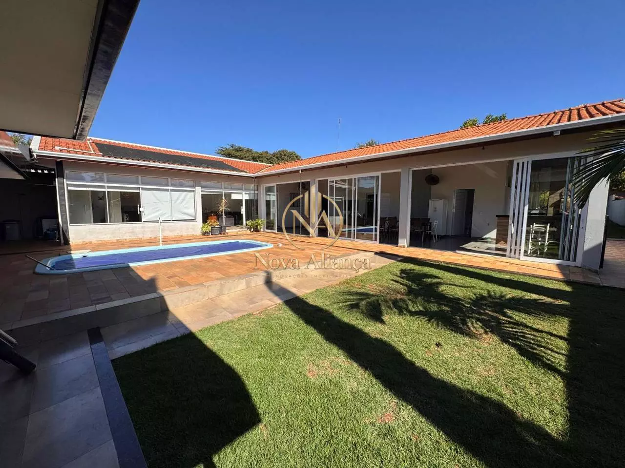 Casa com piscina em terreno de 1.000 m² no Condomínio Primavera