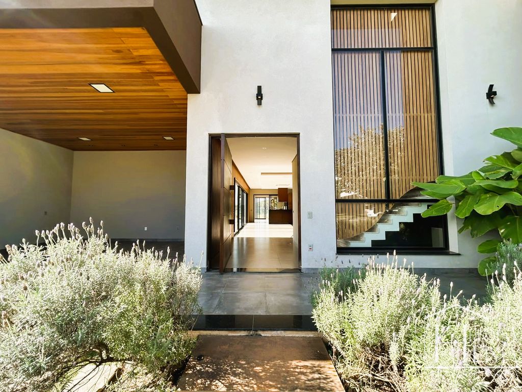 Casa com 4 suítes e vista para as montanhas no Condomínio Campo de Toscana