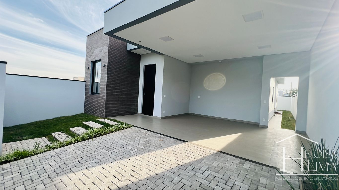Casa nova com pé-direito duplo e jardim de inverno em Louveira em Louveira