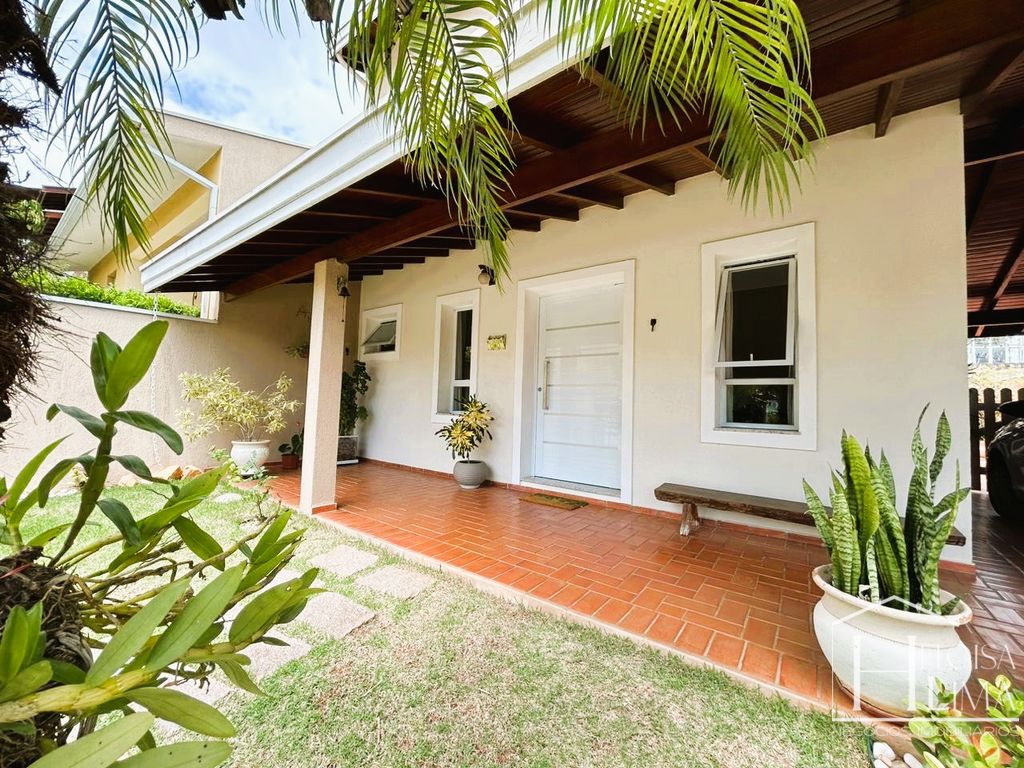 Casa com 3 quartos e planta integrada no Condomínio Grape Village