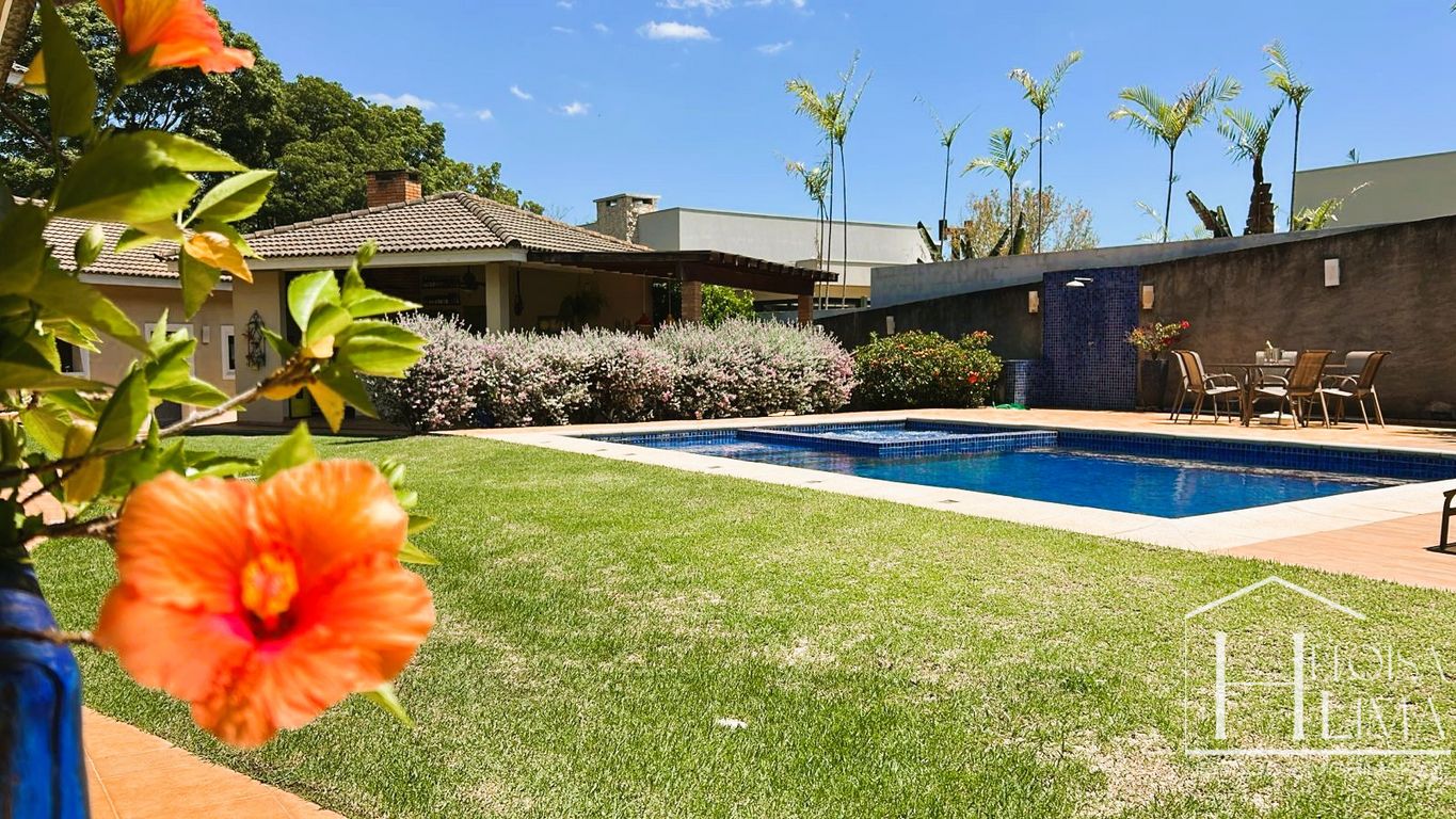Casa com 4 suítes em terreno de 1.445 m² no Condomínio São Joaquim