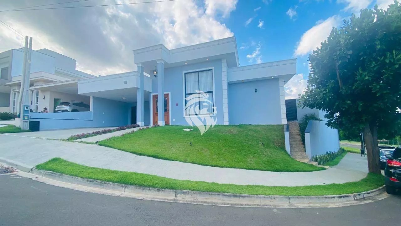 Casa com 3 suítes e piscina no Condomínio Jardins di Roma