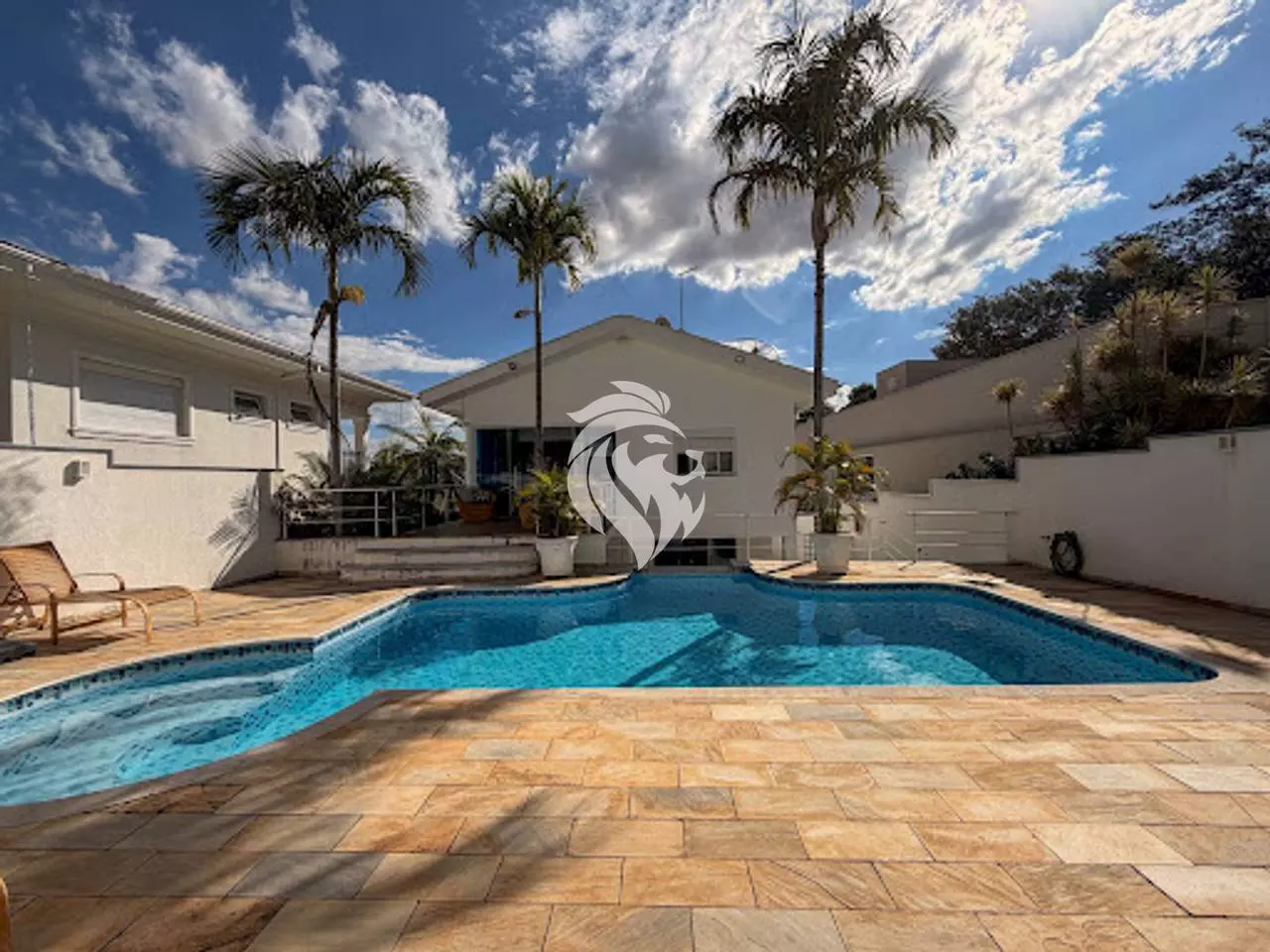 Casa de 373 m² com 4 dormitórios no Jardim Vila Paradiso