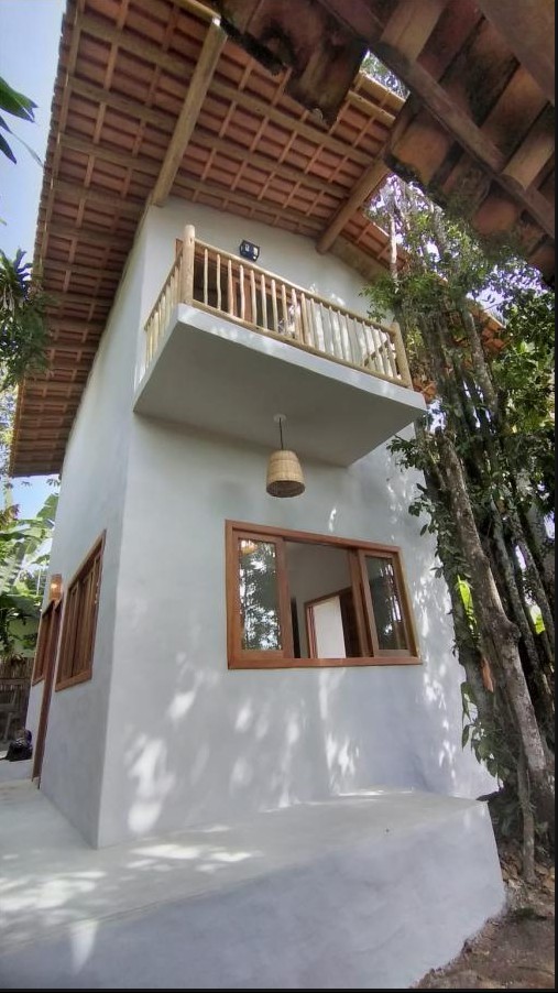 Casa com 2 chalés, piscina e terreno amplo a poucos minutos do Quadrado e da praia em Trancoso em Porto Seguro/BA